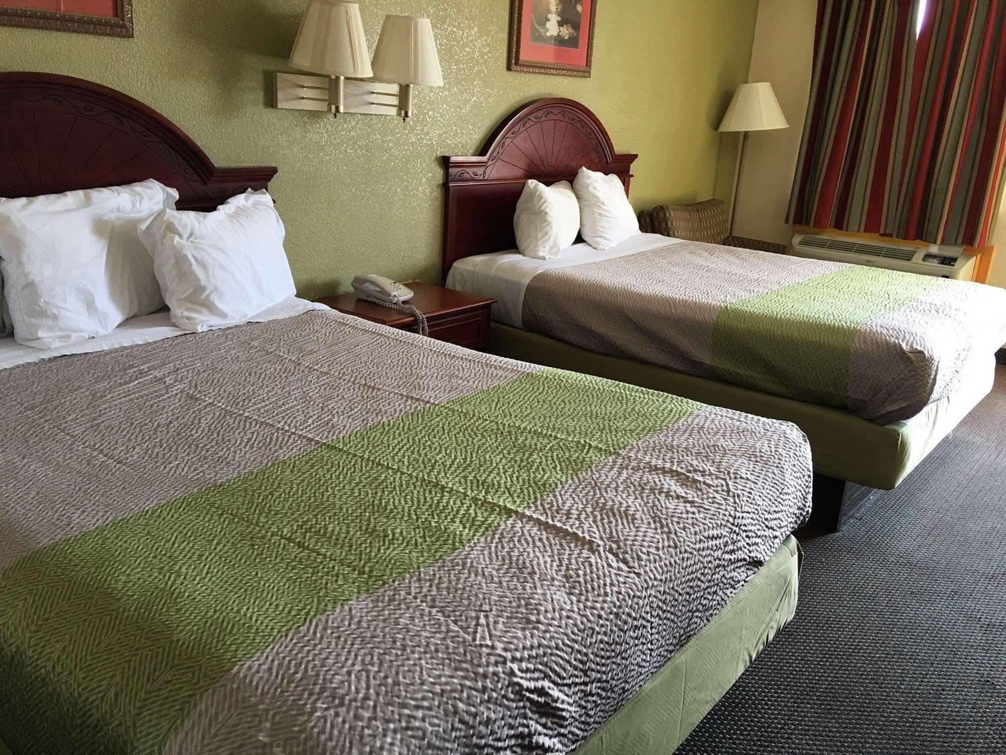 Diamond Inn ฟอร์เรสต์ซิตี้ ภายนอก รูปภาพ