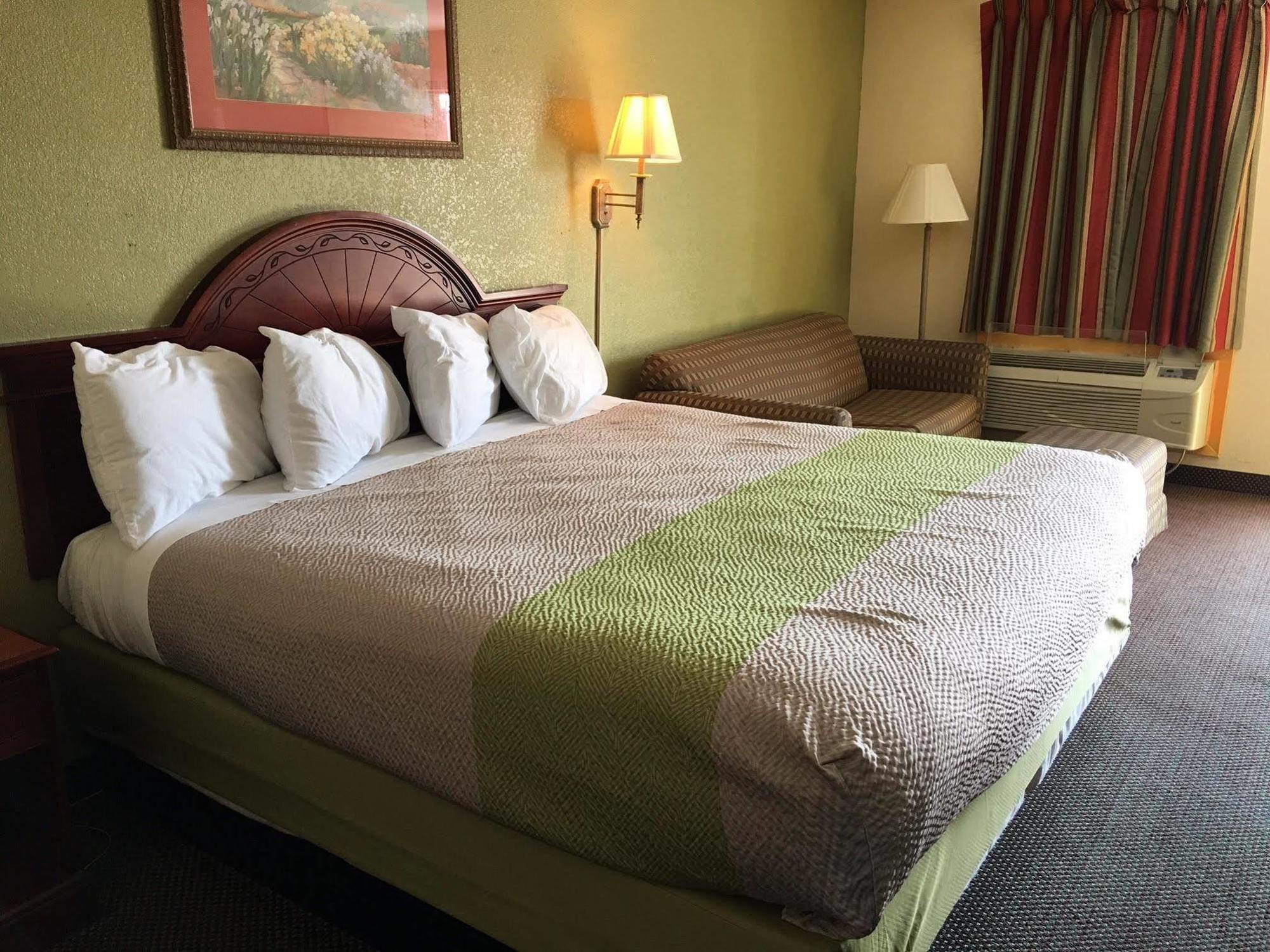 Diamond Inn ฟอร์เรสต์ซิตี้ ภายนอก รูปภาพ