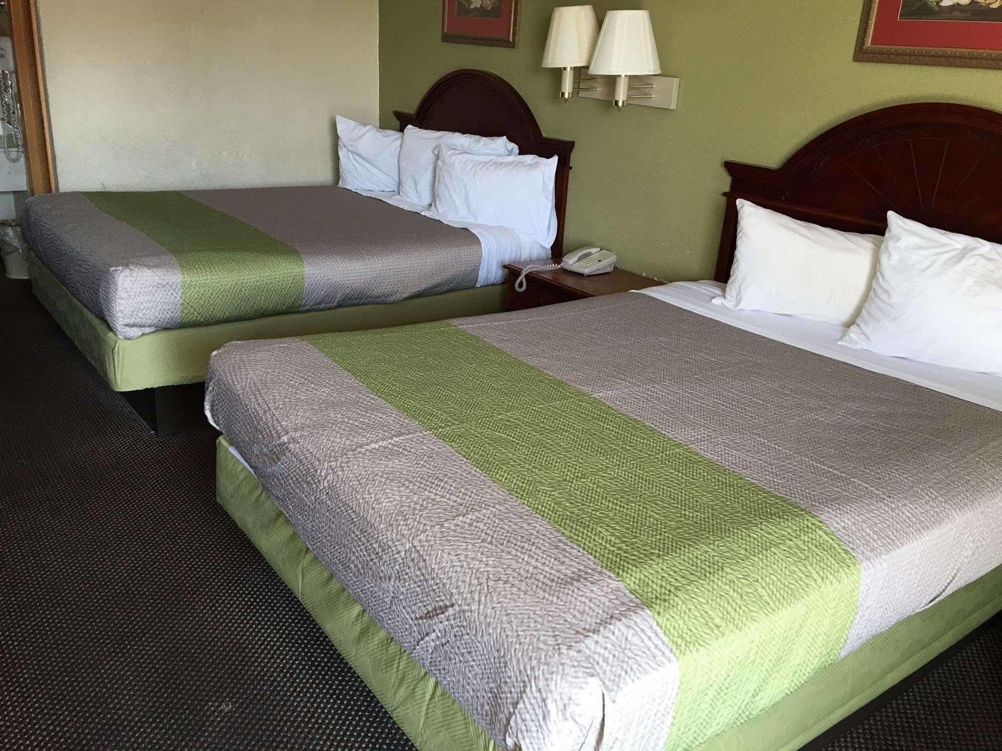 Diamond Inn ฟอร์เรสต์ซิตี้ ภายนอก รูปภาพ